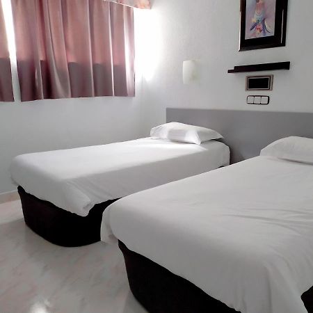 Hostal Lady Ana Maria Collado Villalba Extérieur photo