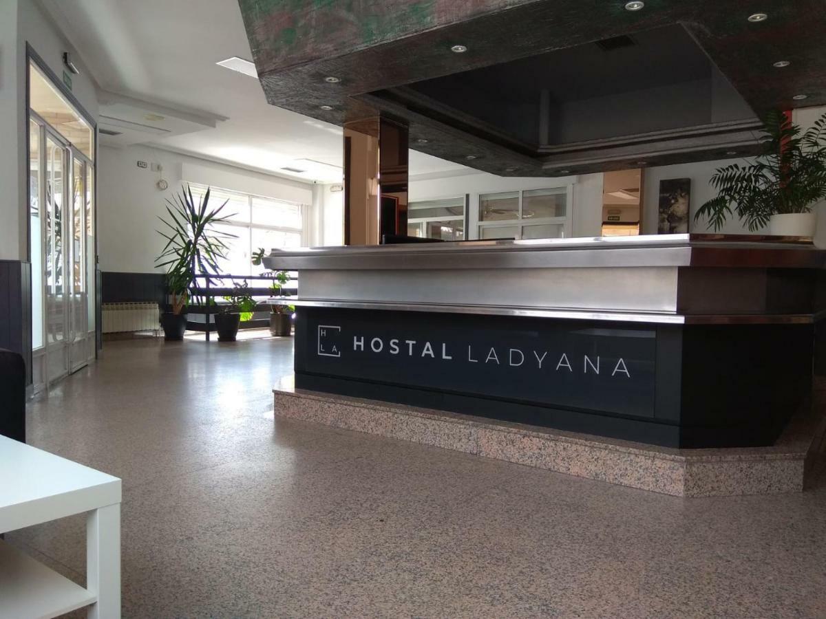 Hostal Lady Ana Maria Collado Villalba Extérieur photo