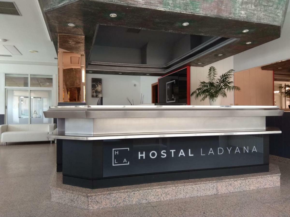 Hostal Lady Ana Maria Collado Villalba Extérieur photo
