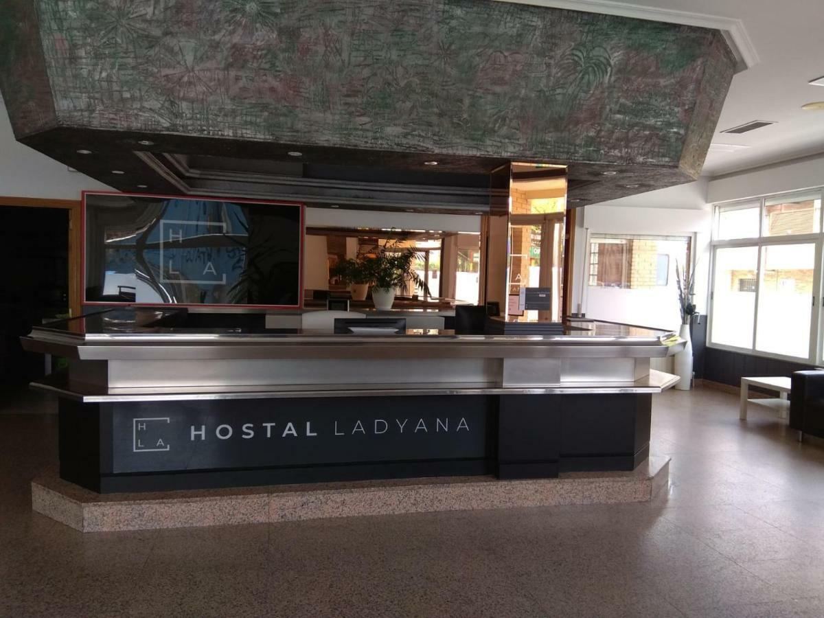 Hostal Lady Ana Maria Collado Villalba Extérieur photo