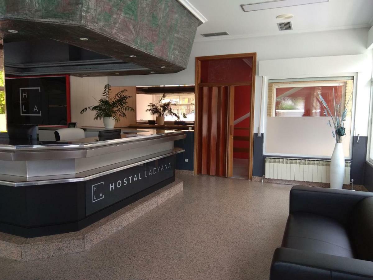 Hostal Lady Ana Maria Collado Villalba Extérieur photo